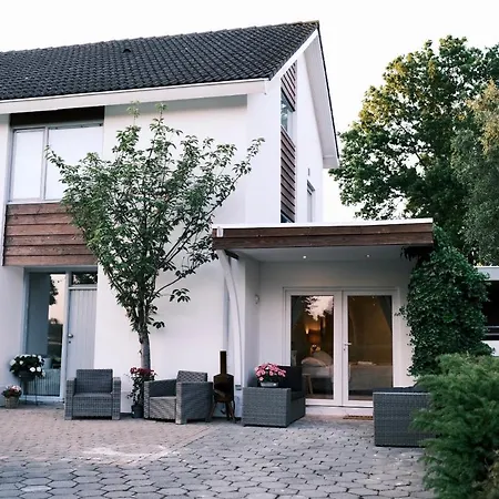 Studio Macharen Apartment